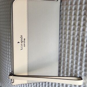 Auth‼️ Kate Spade Wristlet NWT
